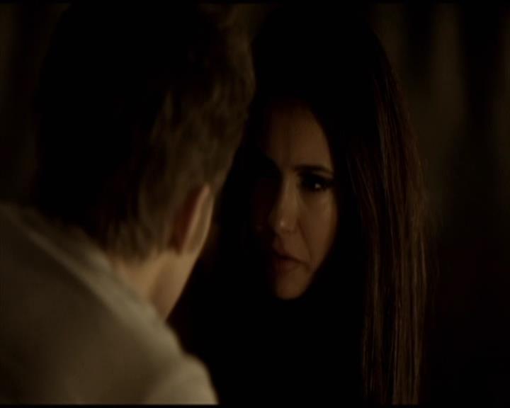 VampireDiariesWorld-dot-org_Seizoen2-DVDScenes-2x11ByTheLightOfTheMoon0123.jpg