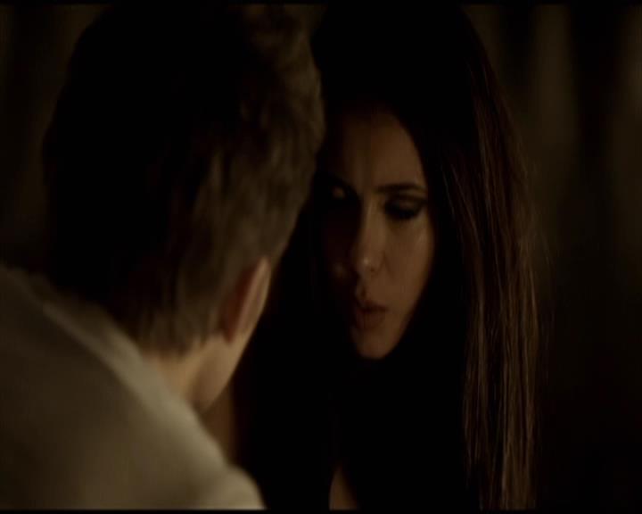 VampireDiariesWorld-dot-org_Seizoen2-DVDScenes-2x11ByTheLightOfTheMoon0125.jpg