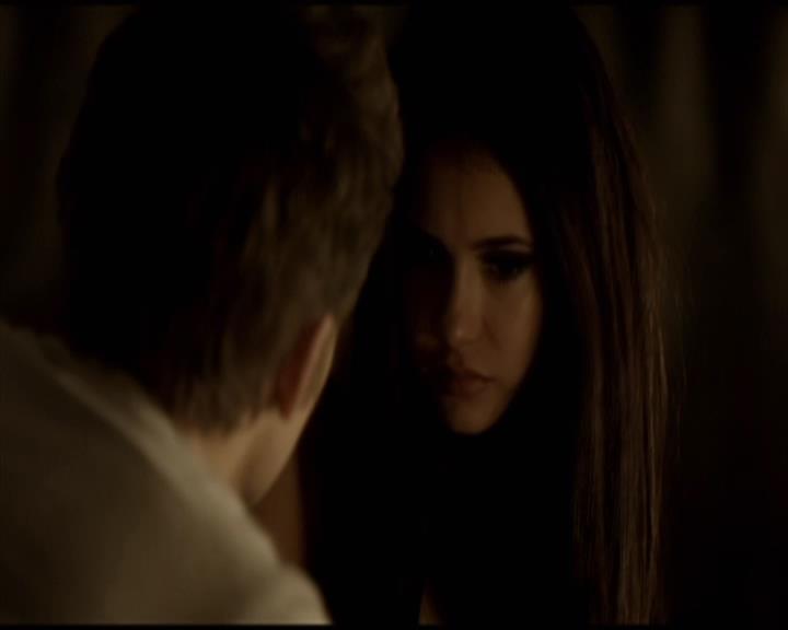 VampireDiariesWorld-dot-org_Seizoen2-DVDScenes-2x11ByTheLightOfTheMoon0126.jpg