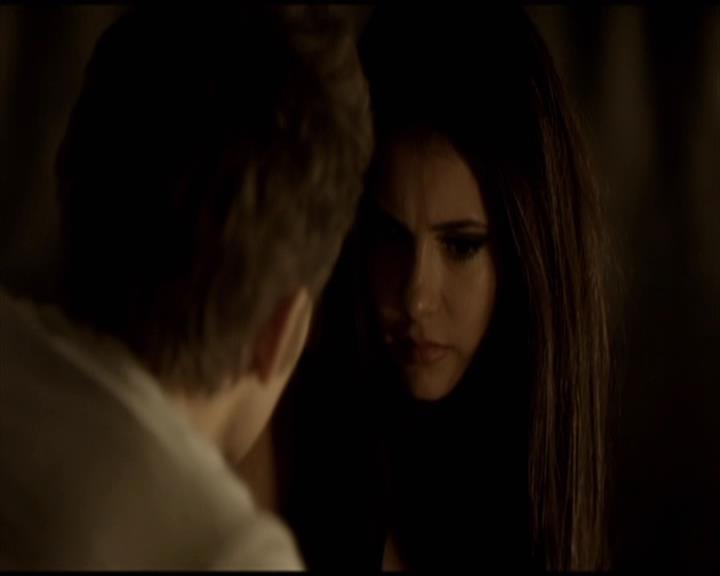 VampireDiariesWorld-dot-org_Seizoen2-DVDScenes-2x11ByTheLightOfTheMoon0127.jpg