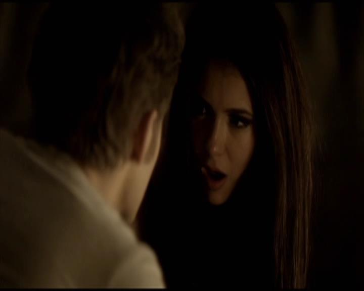 VampireDiariesWorld-dot-org_Seizoen2-DVDScenes-2x11ByTheLightOfTheMoon0135.jpg