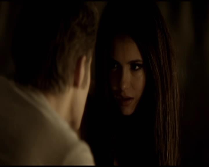 VampireDiariesWorld-dot-org_Seizoen2-DVDScenes-2x11ByTheLightOfTheMoon0137.jpg