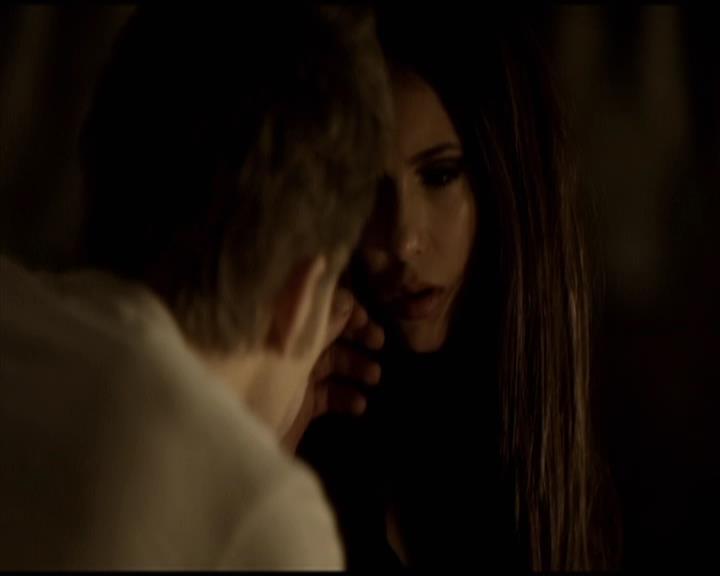 VampireDiariesWorld-dot-org_Seizoen2-DVDScenes-2x11ByTheLightOfTheMoon0140.jpg