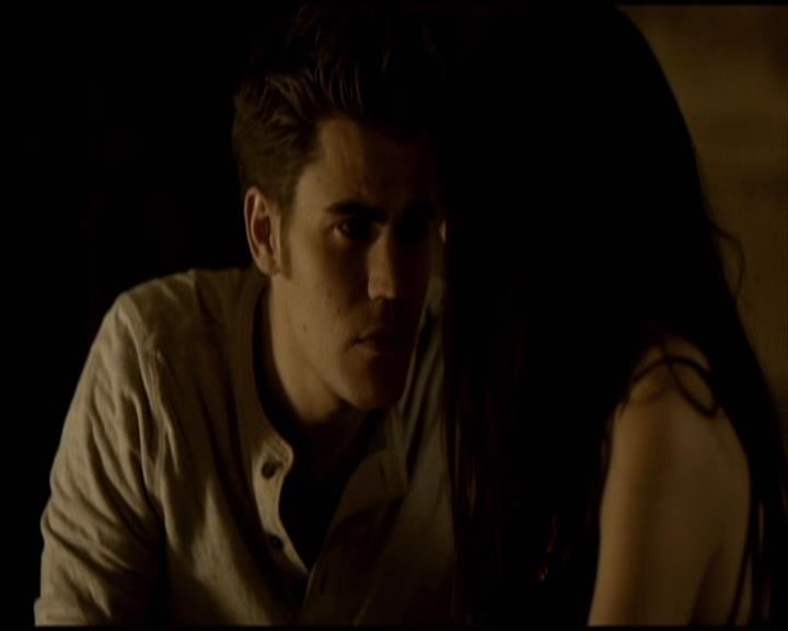 VampireDiariesWorld-dot-org_Seizoen2-DVDScenes-2x11ByTheLightOfTheMoon0144.jpg