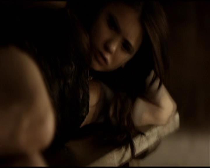 VampireDiariesWorld-dot-org_Seizoen2-DVDScenes-2x11ByTheLightOfTheMoon0154.jpg