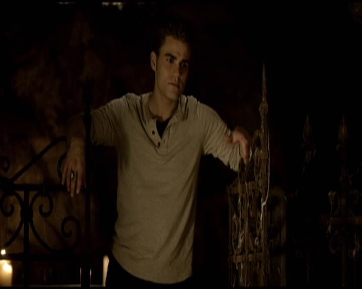 VampireDiariesWorld-dot-org_Seizoen2-DVDScenes-2x11ByTheLightOfTheMoon0162.jpg