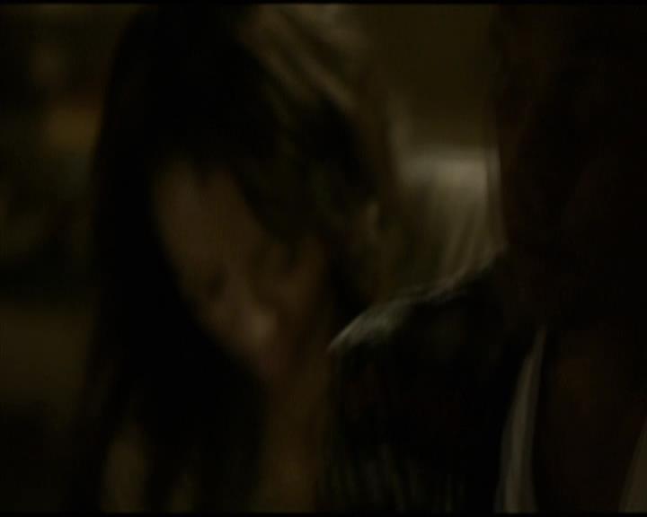 VampireDiariesWorld-dot-org_Seizoen2-DVDScenes-2x11ByTheLightOfTheMoon0172.jpg