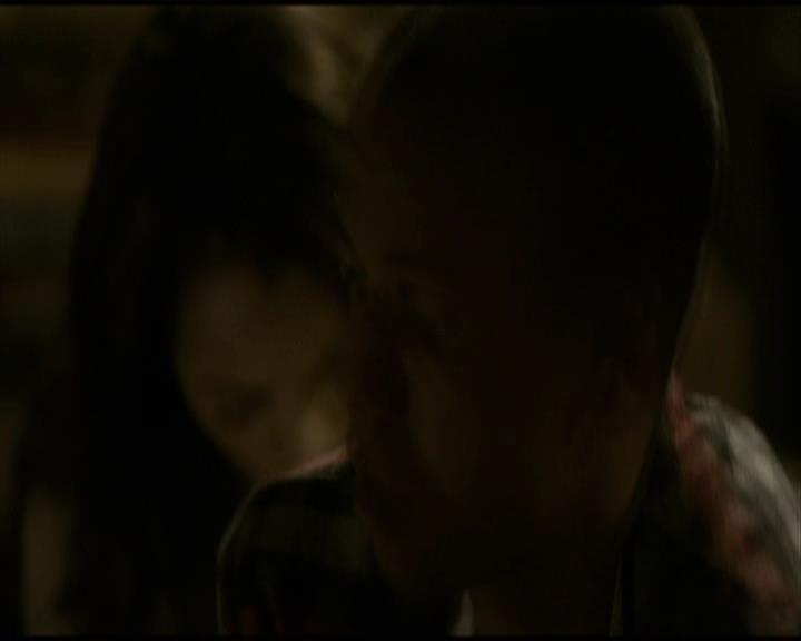 VampireDiariesWorld-dot-org_Seizoen2-DVDScenes-2x11ByTheLightOfTheMoon0173.jpg