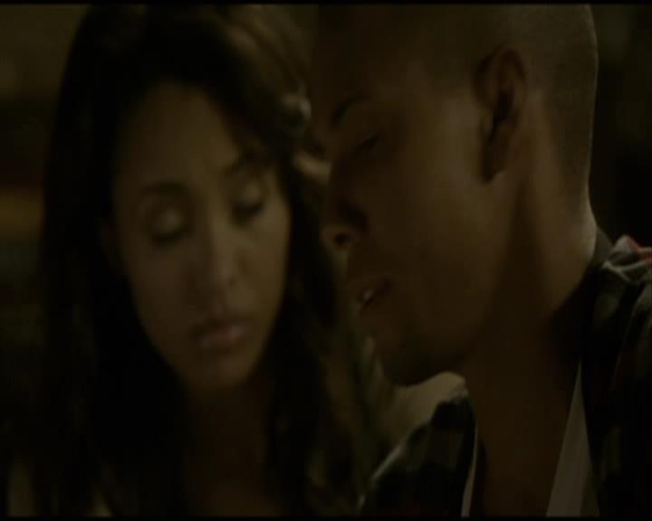 VampireDiariesWorld-dot-org_Seizoen2-DVDScenes-2x11ByTheLightOfTheMoon0174.jpg