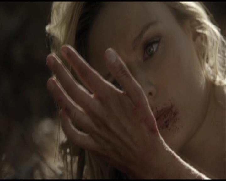 VampireDiariesWorld-dot-org_Seizoen2-DVDScenes-2x11ByTheLightOfTheMoon0228.jpg