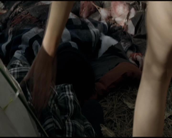 VampireDiariesWorld-dot-org_Seizoen2-DVDScenes-2x11ByTheLightOfTheMoon0246.jpg