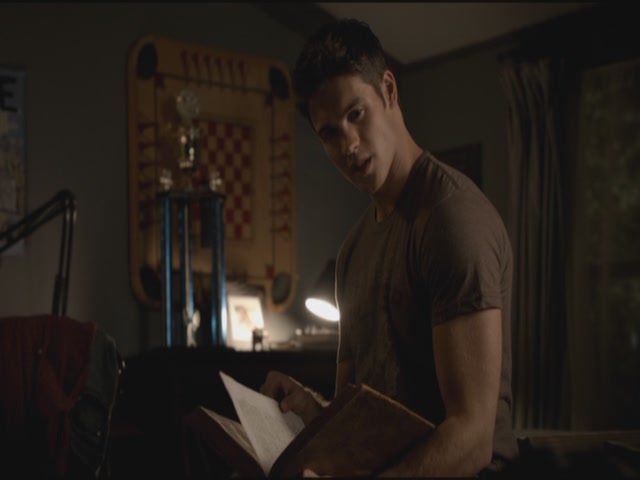 VampireDiariesWorld-dot-org-TVD_3x04DisturbingBehavior1019.jpg