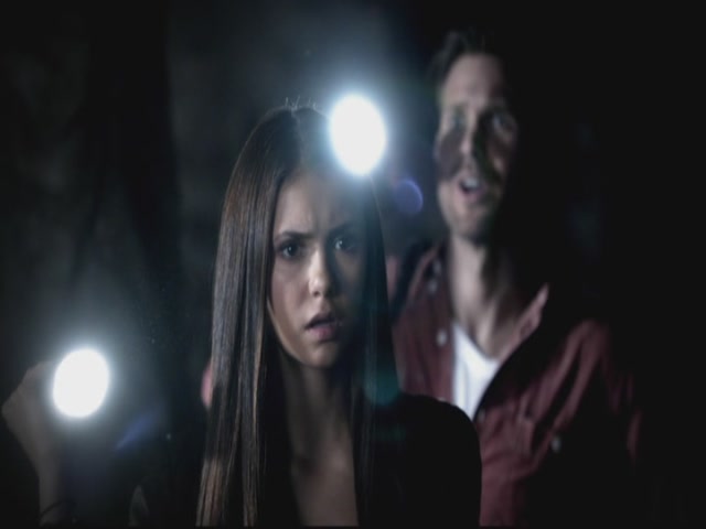 VampireDiariesWorld-dot-org-S3TVD_3x08OrdinaryPeople0053.jpg