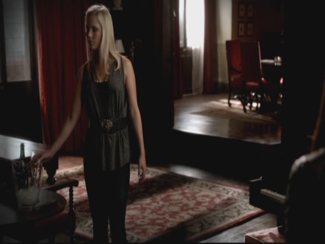 VampireDiariesWorld-dot-org-S3TVD_3x08OrdinaryPeople0670.jpg