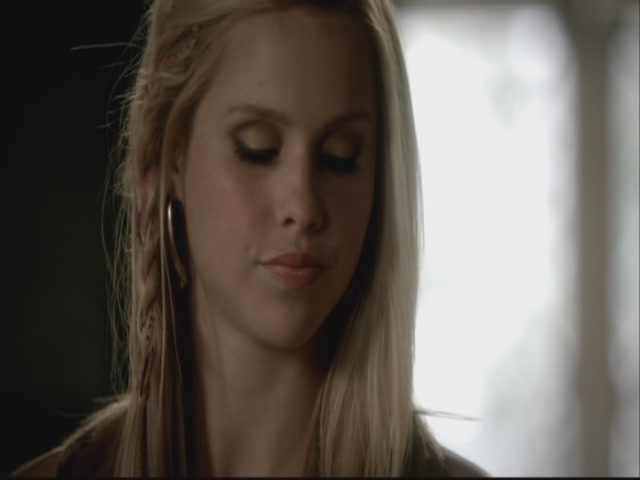 VampireDiariesWorld-dot-org-S3TVD_3x08OrdinaryPeople0821.jpg