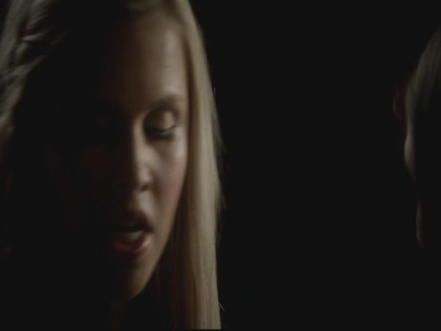 VampireDiariesWorld-dot-org-S3TVD_3x08OrdinaryPeople1992.jpg