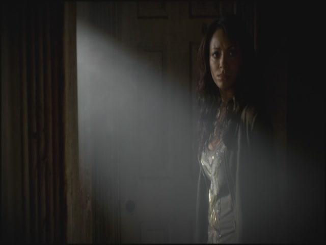 VampireDiariesWorld-dot-org-S3TVD_3x10TheNewDeal0023.jpg