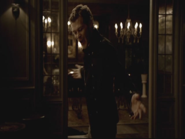 VampireDiariesWorld-dot-org-S3TVD_3x13BringingOutTheDead0025.jpg