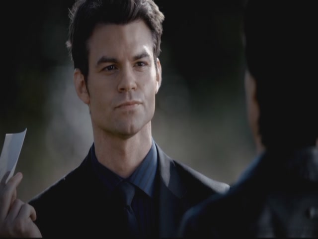 VampireDiariesWorld-dot-org-S3TVD_3x13BringingOutTheDead0262.jpg