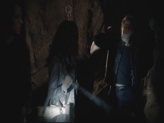 VampireDiariesWorld-dot-org-S3TVD_3x13BringingOutTheDead0309.jpg