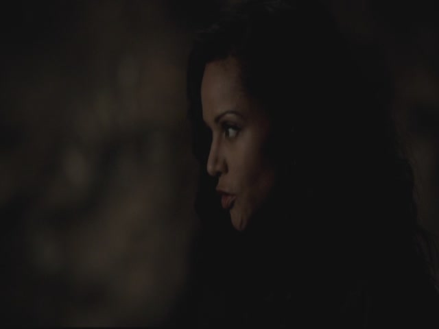 VampireDiariesWorld-dot-org-S3TVD_3x13BringingOutTheDead0323.jpg