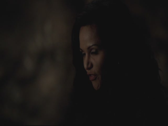 VampireDiariesWorld-dot-org-S3TVD_3x13BringingOutTheDead0324.jpg