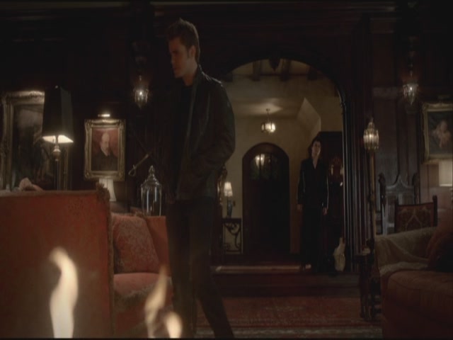 VampireDiariesWorld-dot-org-S3TVD_3x19HeartOfDarkness0127.jpg