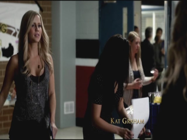 VampireDiariesWorld-dot-org-S3TVD_3x19HeartOfDarkness0212.jpg