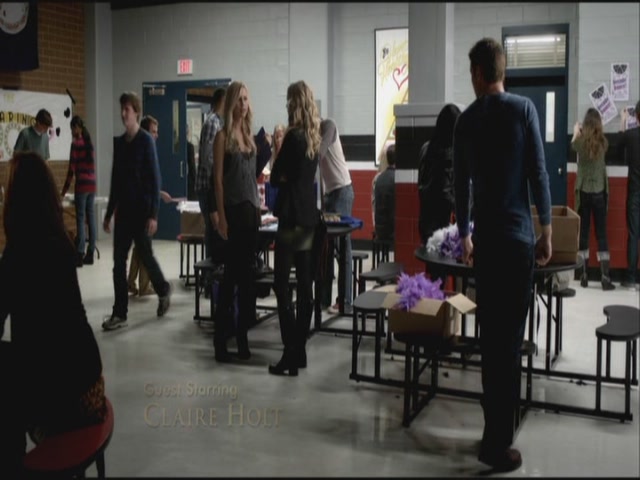 VampireDiariesWorld-dot-org-S3TVD_3x19HeartOfDarkness0242.jpg