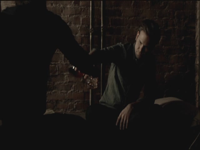 VampireDiariesWorld-dot-org-S3TVD_3x19HeartOfDarkness0327.jpg