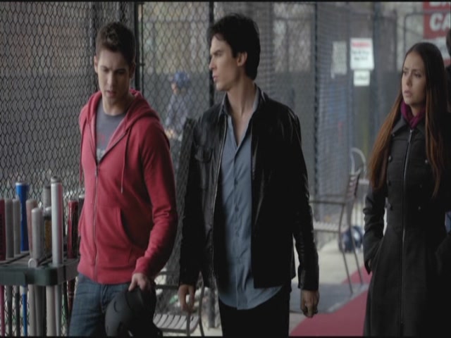 VampireDiariesWorld-dot-org-S3TVD_3x19HeartOfDarkness0416.jpg