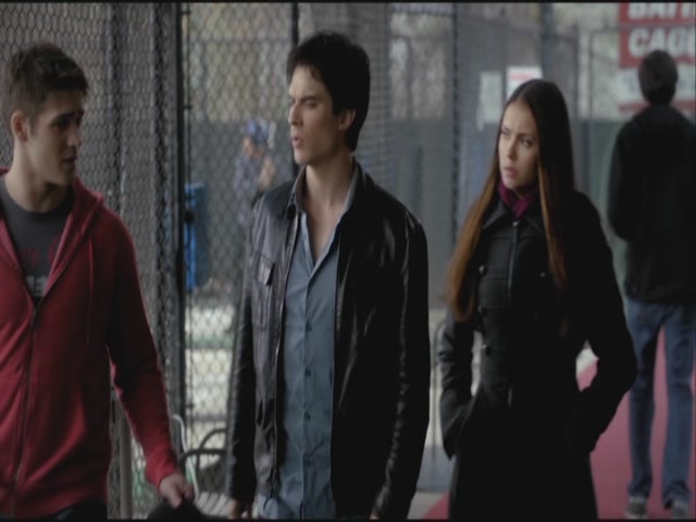 VampireDiariesWorld-dot-org-S3TVD_3x19HeartOfDarkness0417.jpg