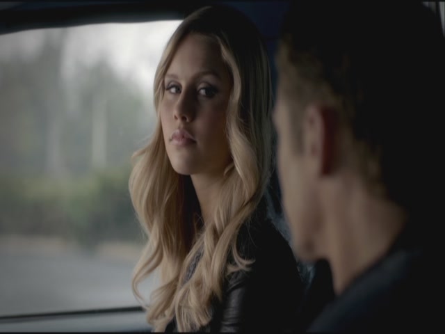 VampireDiariesWorld-dot-org-S3TVD_3x19HeartOfDarkness0642.jpg