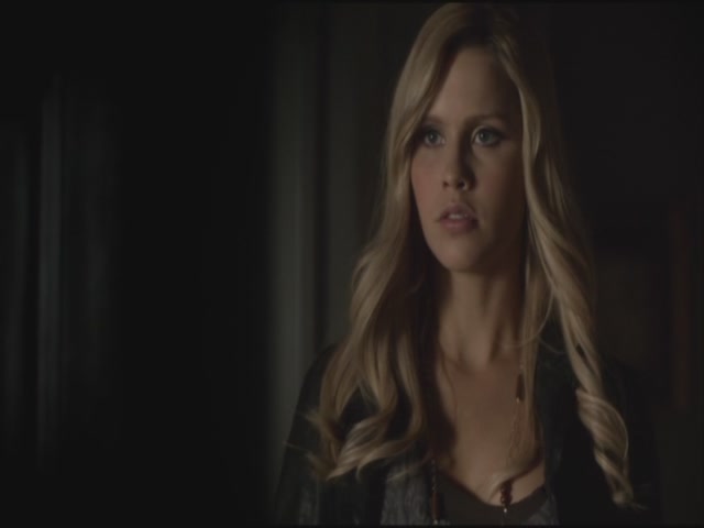 VampireDiariesWorld-dot-org-S3TVD_3x19HeartOfDarkness0723.jpg