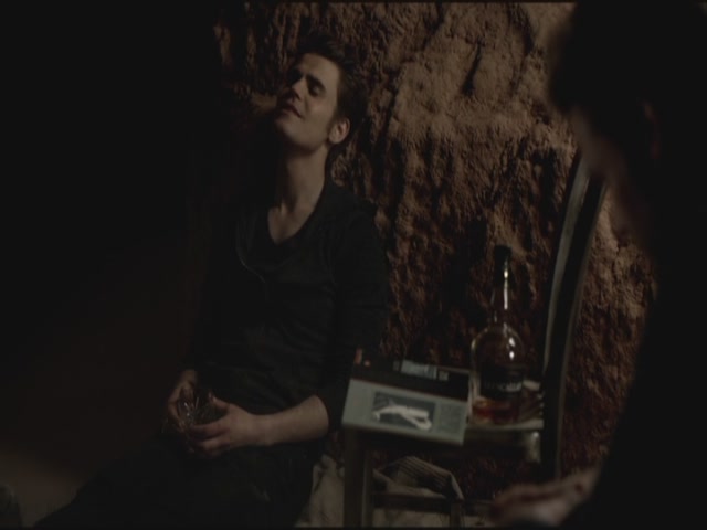 VampireDiariesWorld-dot-org-S3TVD_3x19HeartOfDarkness0807.jpg