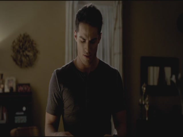 VampireDiariesWorld-dot-org-S3TVD_3x19HeartOfDarkness2148.jpg