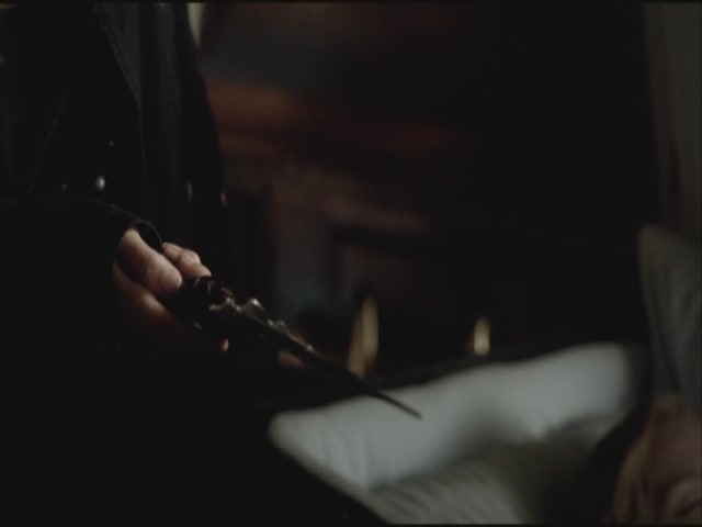 VampireDiariesWorld-dot-org-S3TVD_3x20DoNotGoGentle0130.jpg