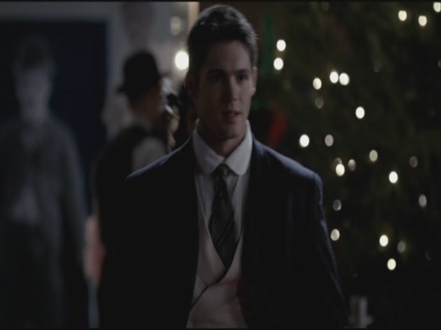 VampireDiariesWorld-dot-org-S3TVD_3x20DoNotGoGentle0763.jpg