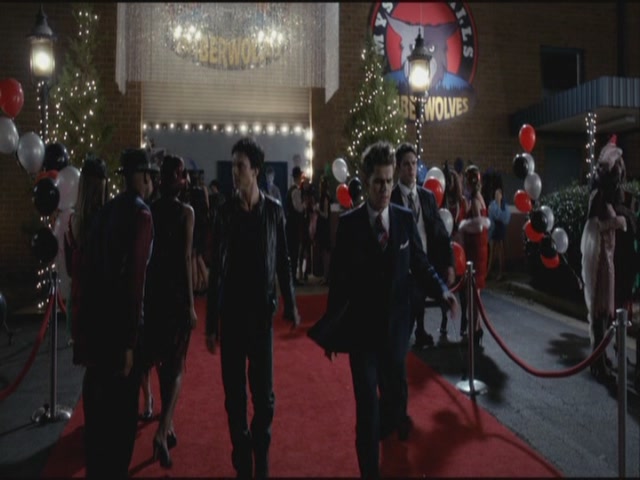 VampireDiariesWorld-dot-org-S3TVD_3x20DoNotGoGentle0793.jpg