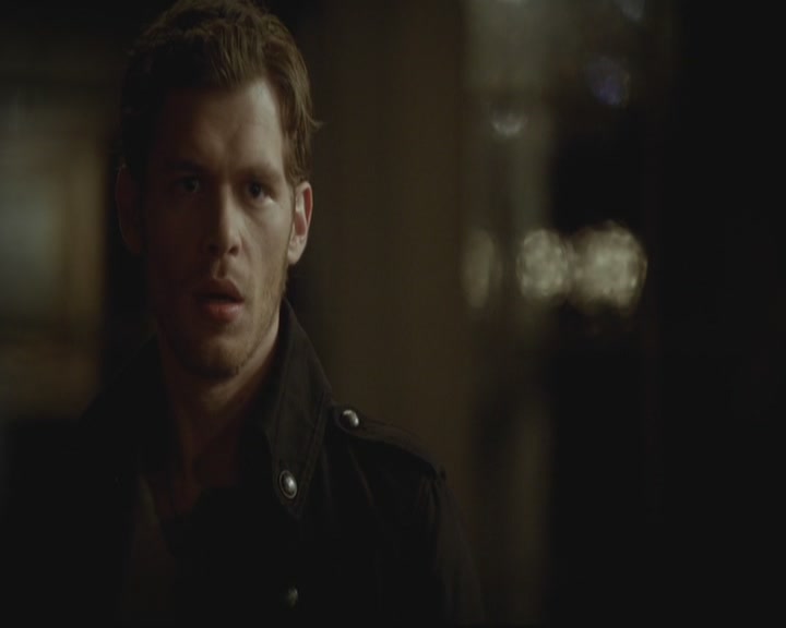 VampireDiariesWorld-dot-org-S3-TheOriginalVampireTheBeginning0917.jpg