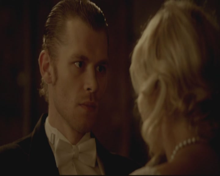 VampireDiariesWorld-dot-org-S3-TheOriginalVampireTheBeginning0926.jpg