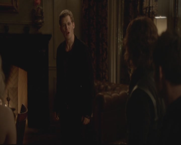 VampireDiariesWorld-dot-org-S3-TheOriginalVampireTheBeginning0975.jpg