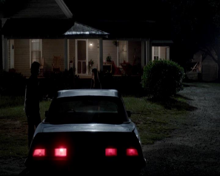 VampireDiariesWorld-dot-org_4x01GrowingPains1960.jpg