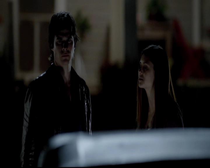 VampireDiariesWorld-dot-org_4x01GrowingPains1990.jpg