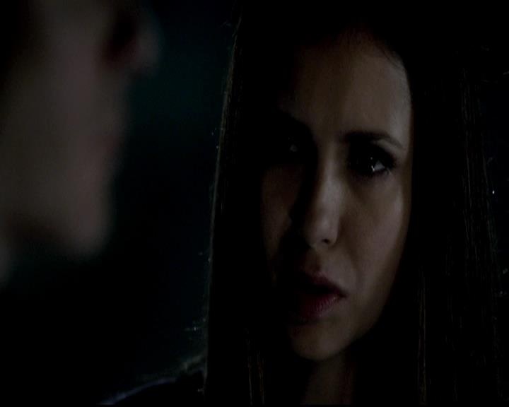 VampireDiariesWorld-dot-org_4x01GrowingPains1993.jpg