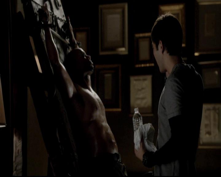 VampireDiariesWorld-dot-org_4x04TheFive2228.jpg