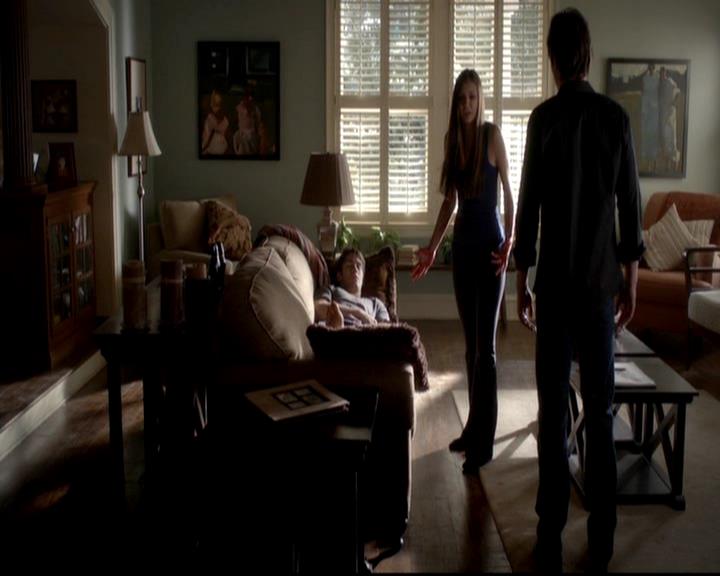 VampireDiariesWorld-dot-org_4x06WeAllGoALittleMadSometimes0128.jpg