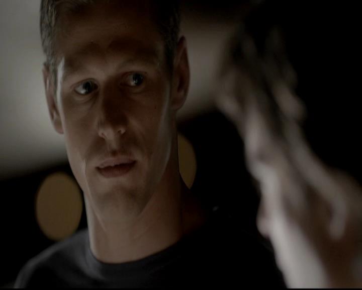 VampireDiariesWorld-dot-org_4x06WeAllGoALittleMadSometimes1981.jpg