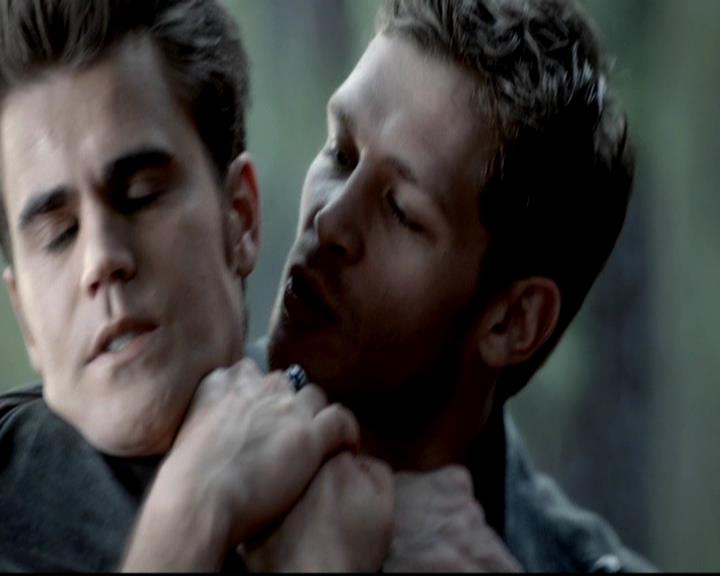 VampireDiariesWorld-dot-org_4x07MyBrothersKeeper0069.jpg