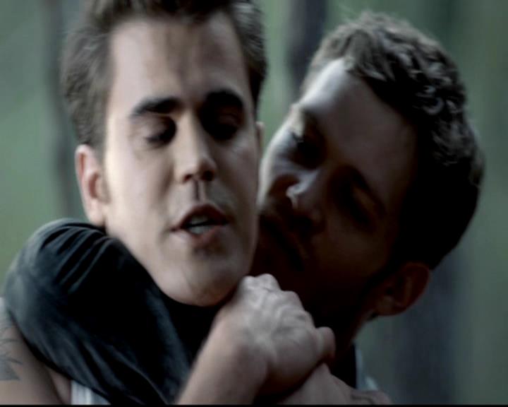 VampireDiariesWorld-dot-org_4x07MyBrothersKeeper0075.jpg